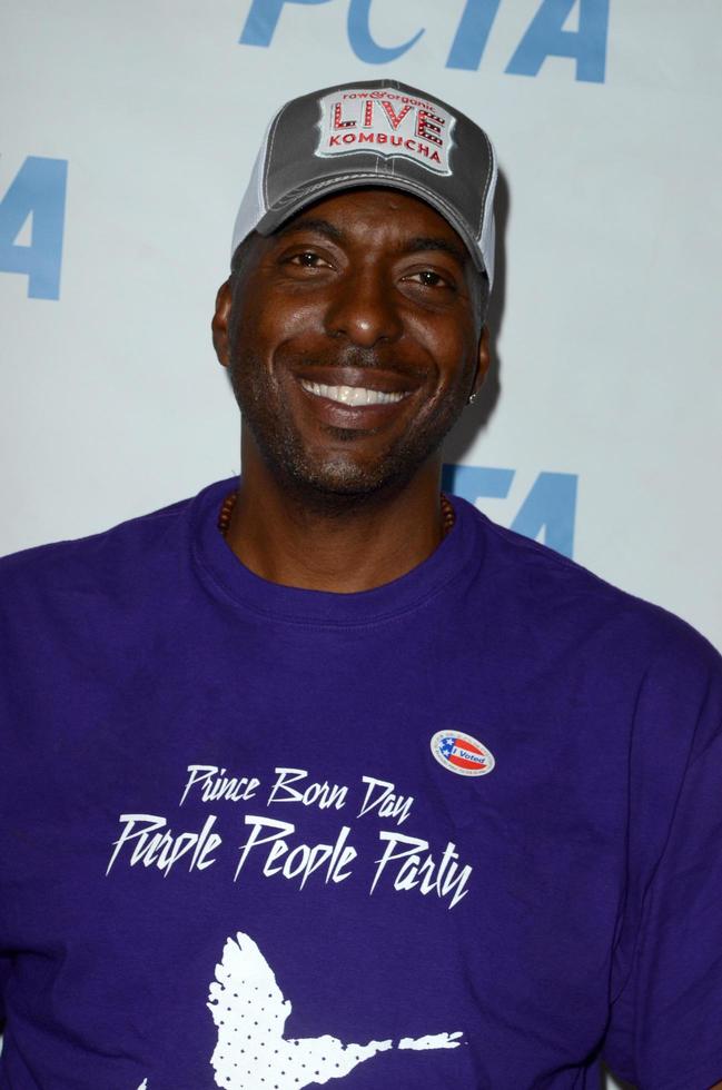 Los angeles, 7 giugno - john salley al peta celebra il principe per il suo compleanno al peta s bob barker building il 7 giugno 2016 a los angeles, ca foto