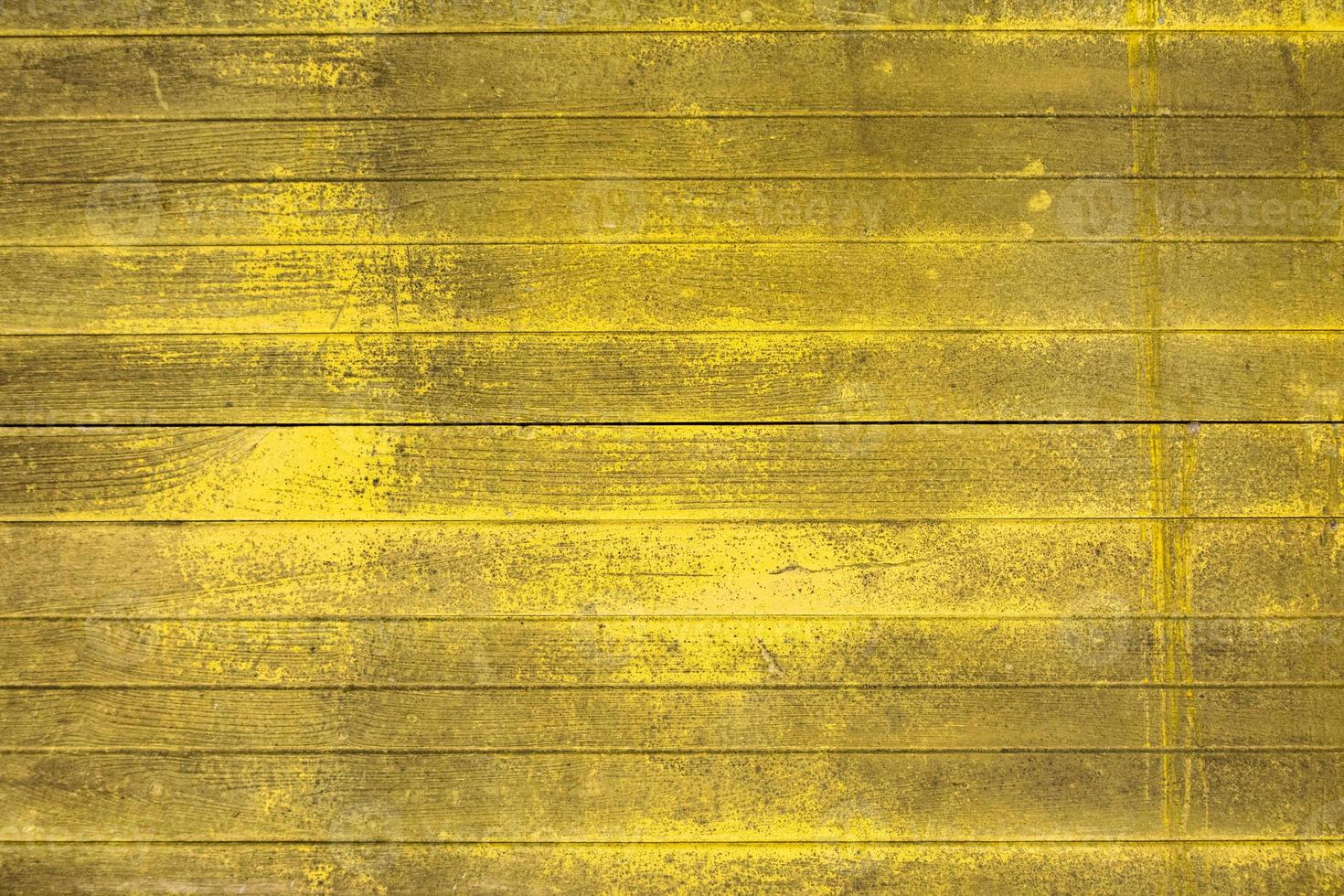 sfondo di legno graffiato di colore giallo. foto