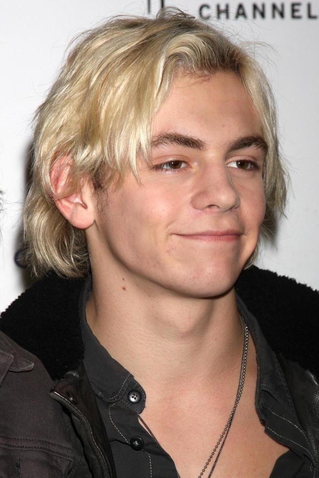 los angeles, 30 novembre - ross lynch alla parata di natale di hollywood 2014 all'hollywood boulevard il 30 novembre 2014 a los angeles, ca foto