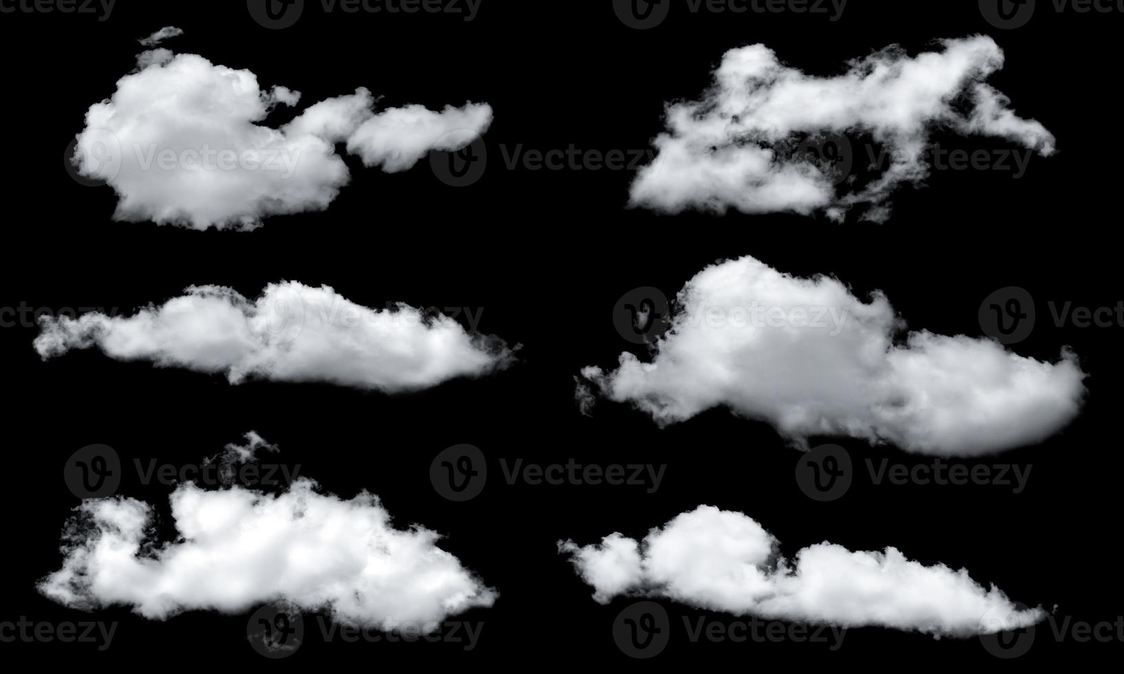 set di nuvole bianche isolate su sfondo nero. foto