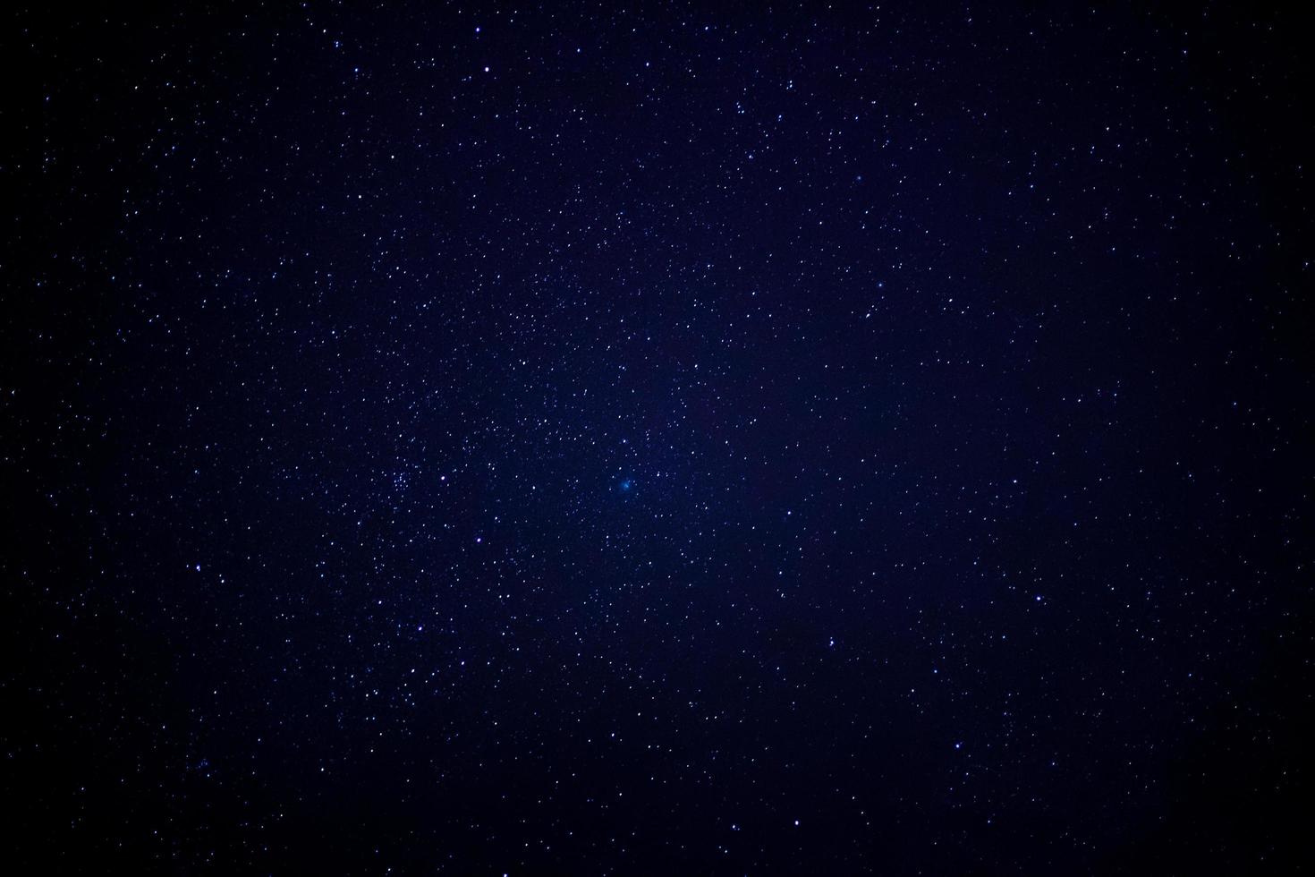 galassia della via lattea con stelle e polvere spaziale nell'universo foto