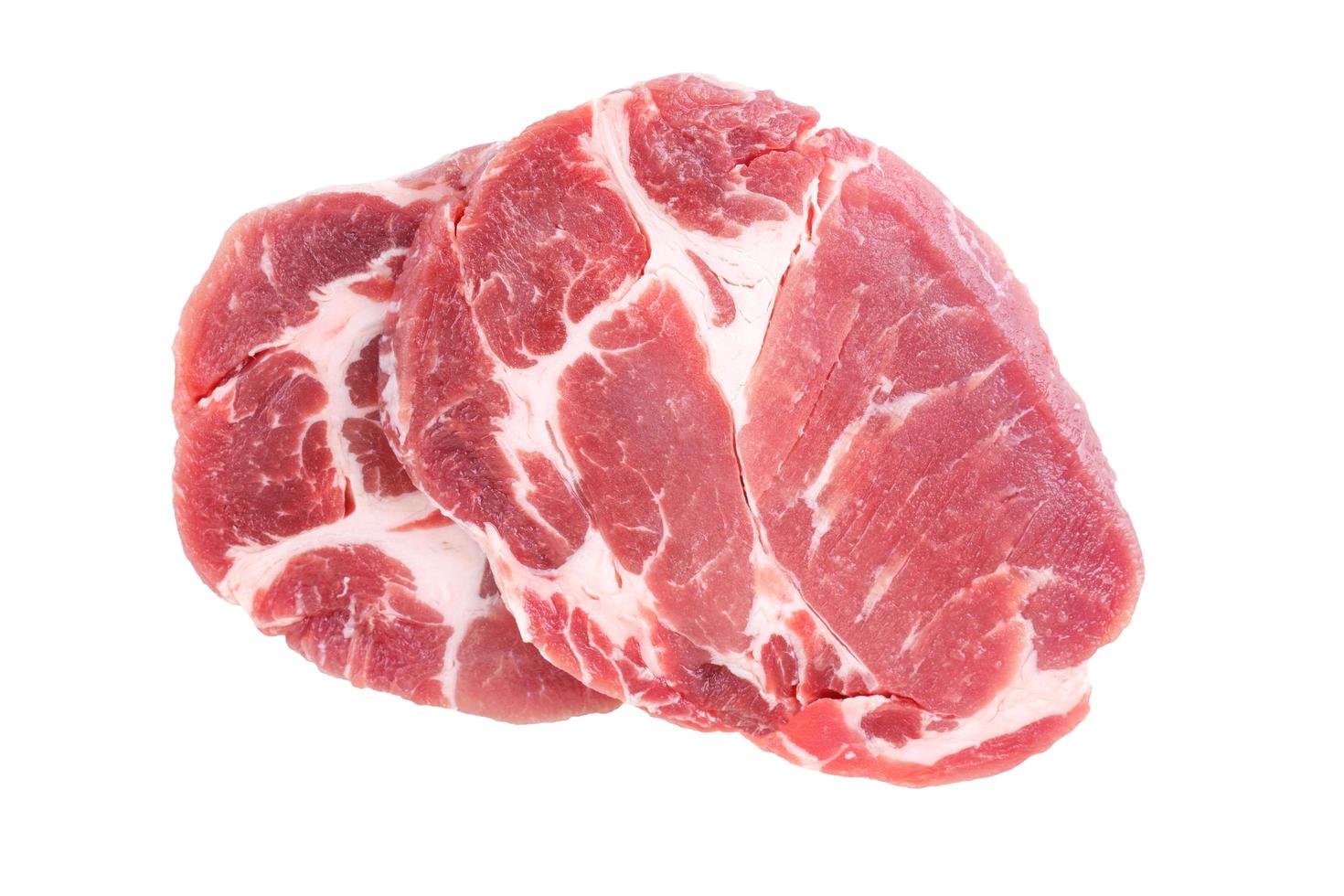 bistecca di carne di maiale cruda fresca collo isolato su sfondo bianco foto