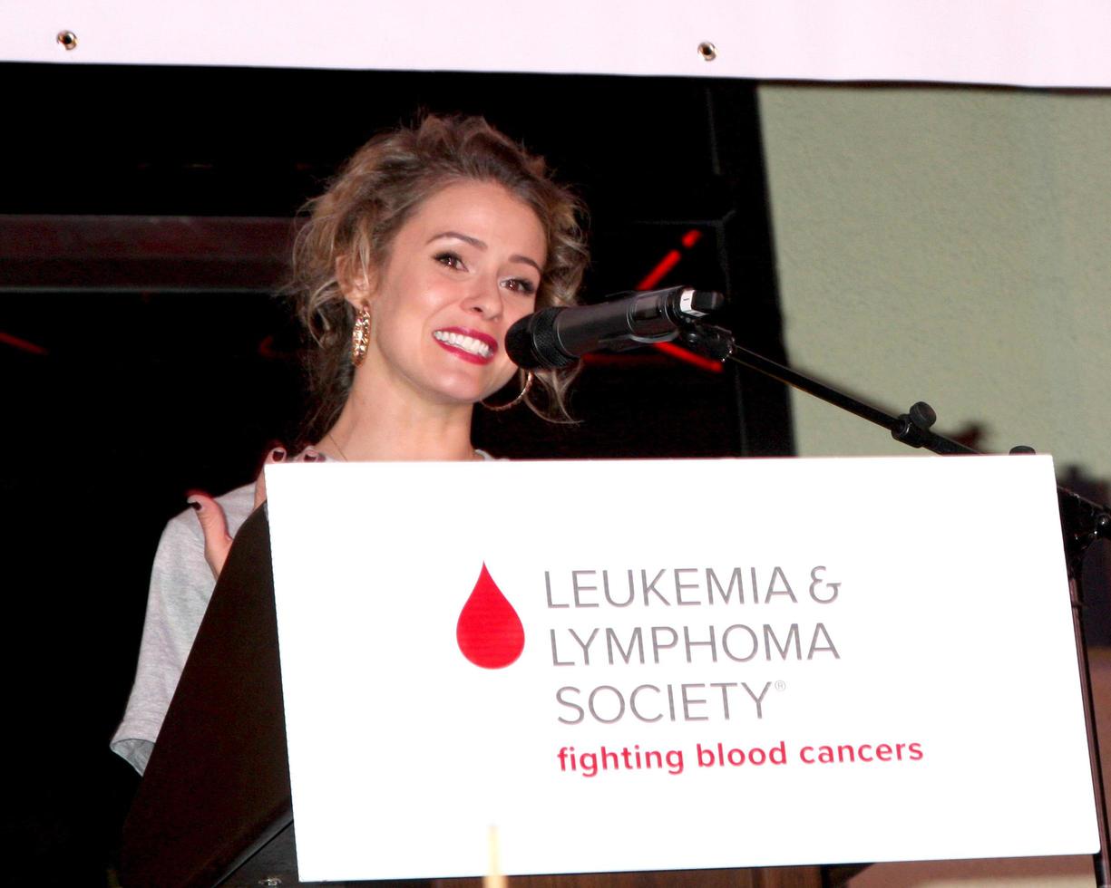 los angeles, 6 ottobre - Linsey Godfrey alla luce la notte la passeggiata a beneficio della società leucemia-linfoma ai Sunset-Gower Studios il 6 ottobre 2013 a los angeles, ca foto