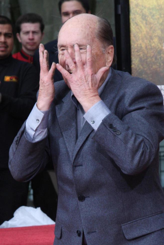 los angeles, 5 gennaio - robert duvall alla cerimonia della mano e dell'impronta di robert duvall al teatro cinese di Grauman il 5 gennaio 2011 a los angeles, ca foto