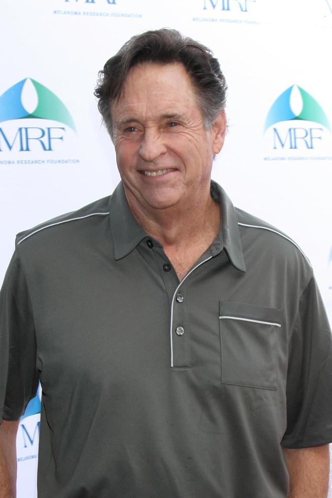 los angeles, nov 10 - robert hays alla terza celebrità annuale di golf classico a beneficio della fondazione di ricerca sul melanoma presso il golf club in riva al lago il 10 novembre 2014 a burbank, ca foto