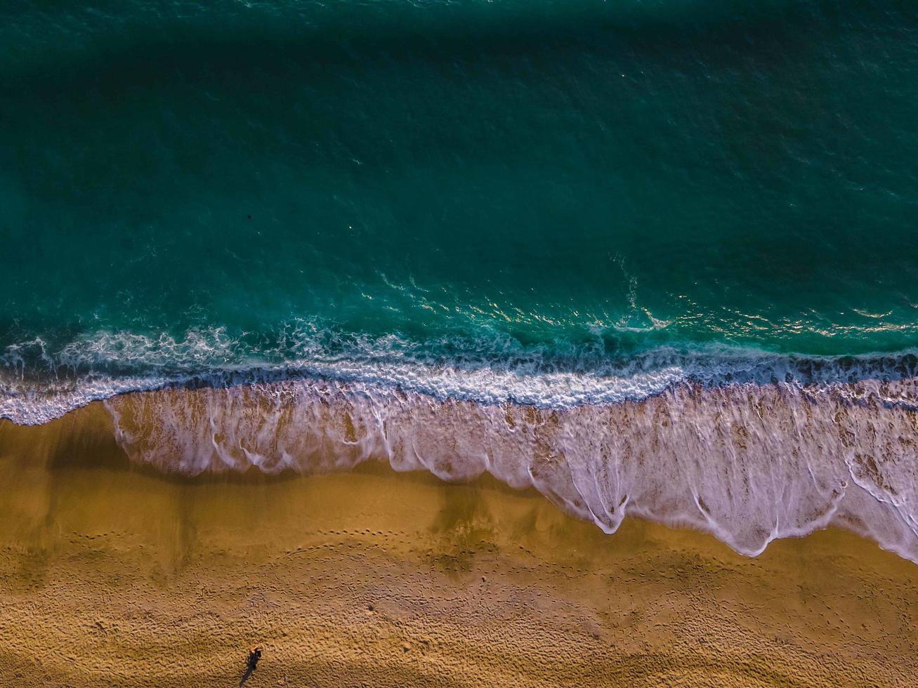 alanya 2022, spiaggia aerea e mare di antalya foto