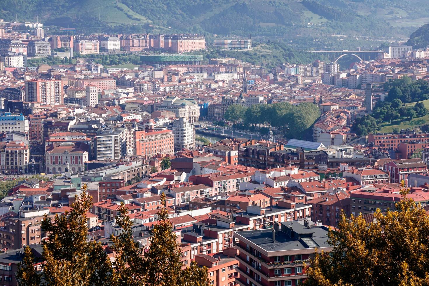 paesaggio urbano dalla città di bilbao, paesi baschi, spagna, destinazioni di viaggio foto