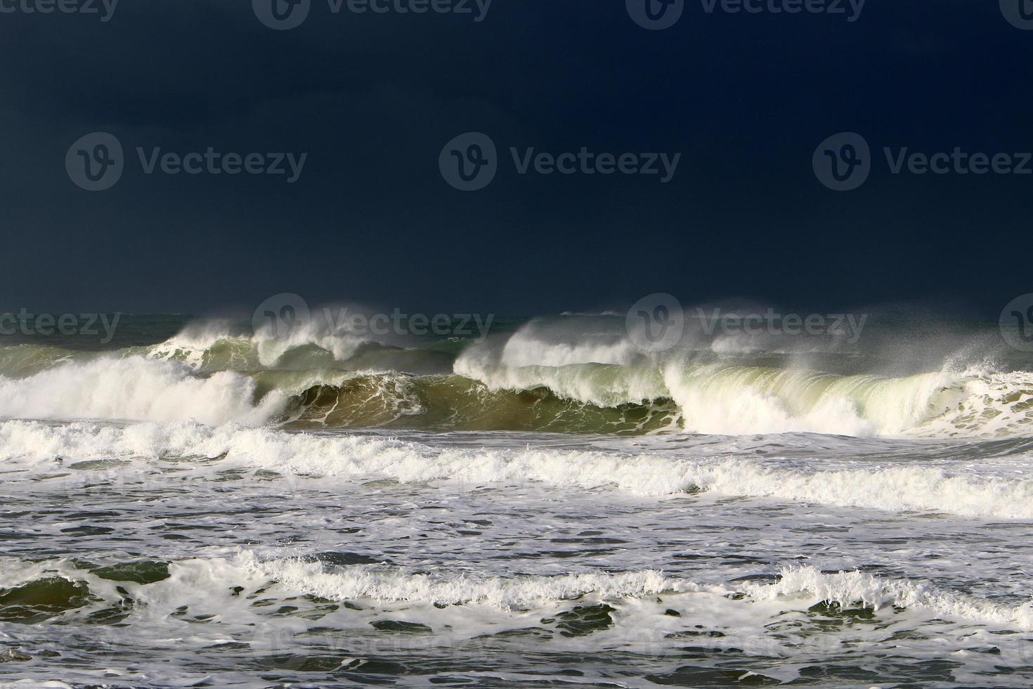 tempesta nel Mediterraneo al largo della costa di Israele. foto