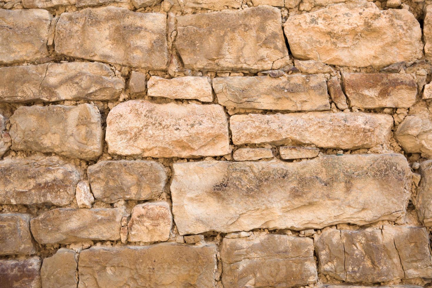 pareti in muratura di colore sabbia naturale. primo piano di struttura di pietra, fondo di costruzione e di estrazione mineraria. foto