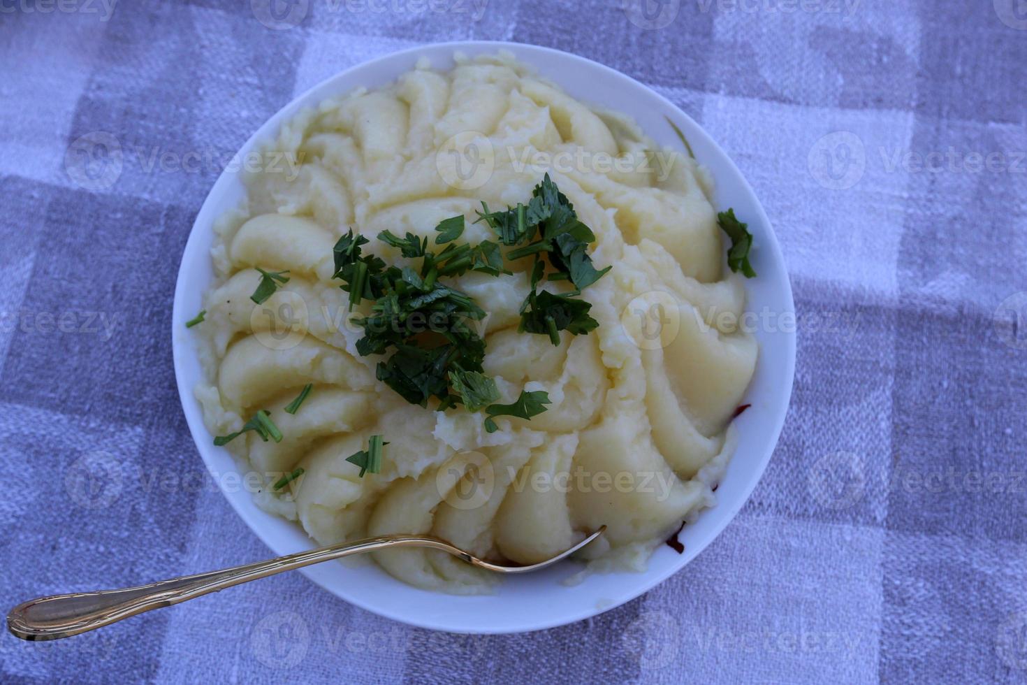 c'è la merenda sul tavolo del ristorante, buon appetito a tutti foto