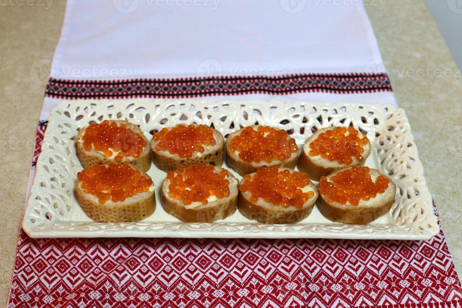 c'è la merenda sul tavolo del ristorante, buon appetito a tutti foto