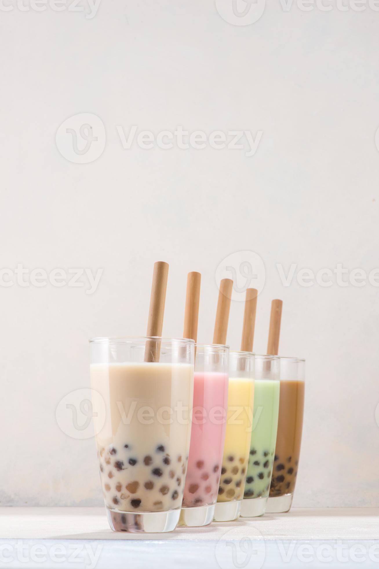 vario aromatizzato buble tè o boba tè con cannucce su bianca sfondo  10846022 Stock Photo su Vecteezy