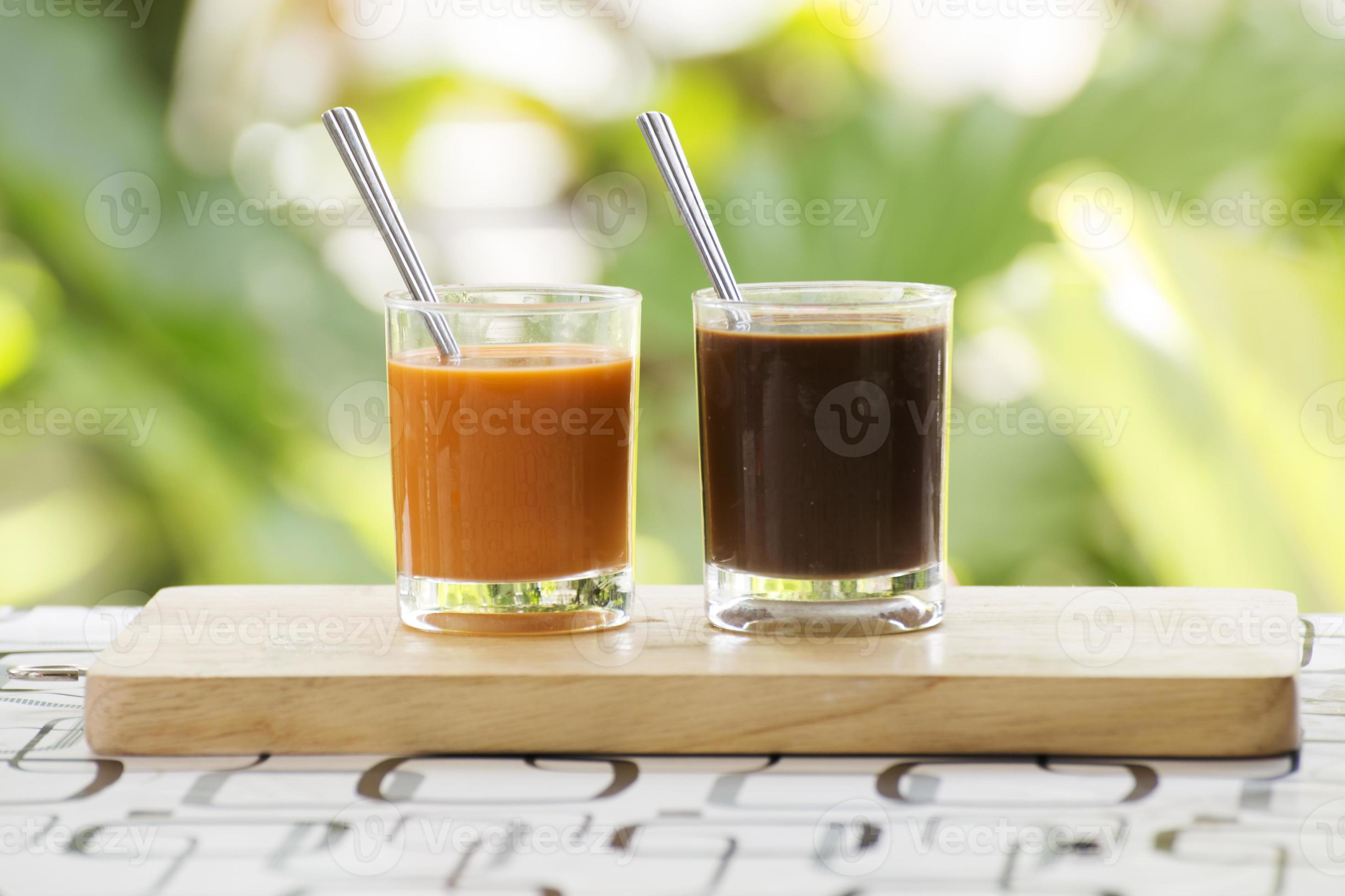 bicchiere di tè e caffè tailandese foto