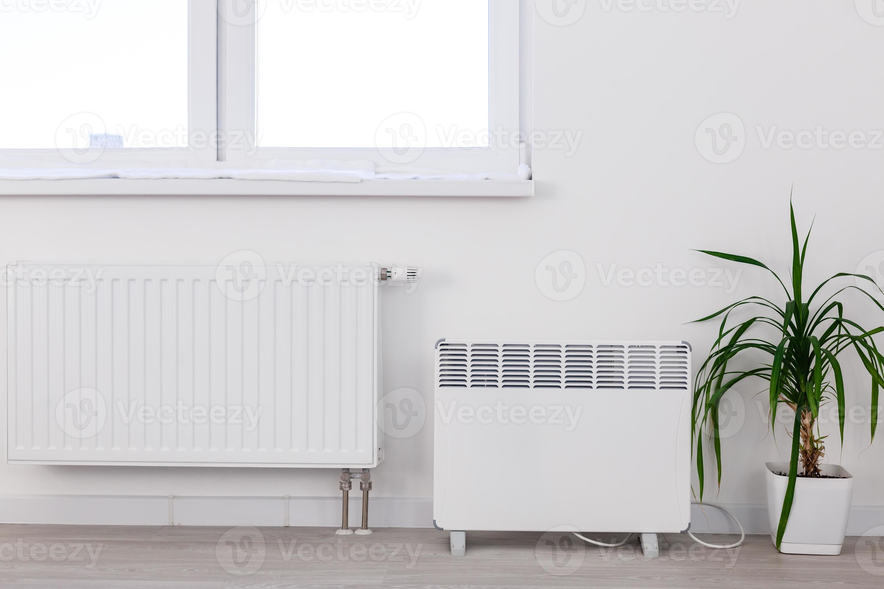 moderno termosifone su bianca sfondo. batteria e riscaldatore 16480333  Stock Photo su Vecteezy