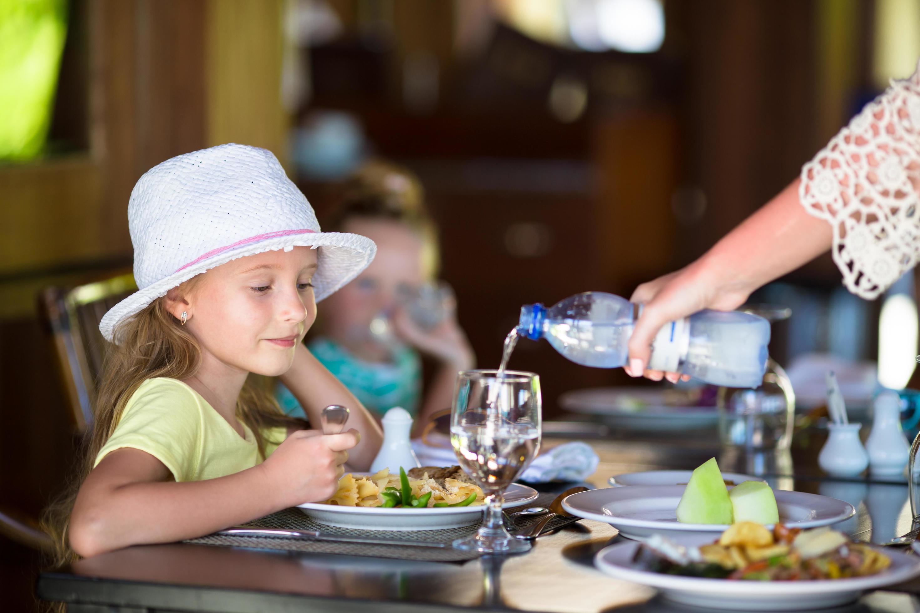 Ragazza al ristorante