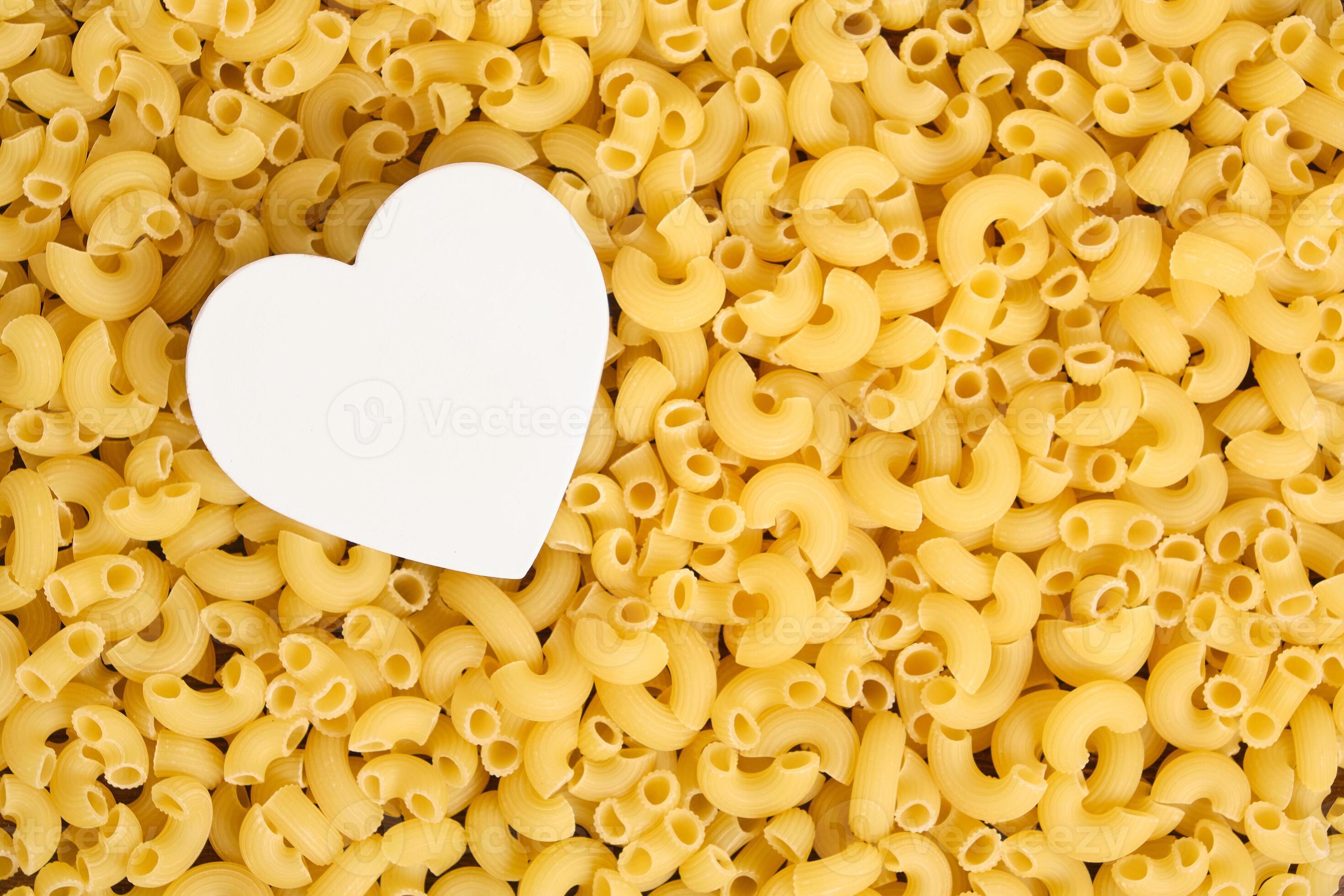 bianca cuore su sfondo di pasta. 18784934 Stock Photo su Vecteezy