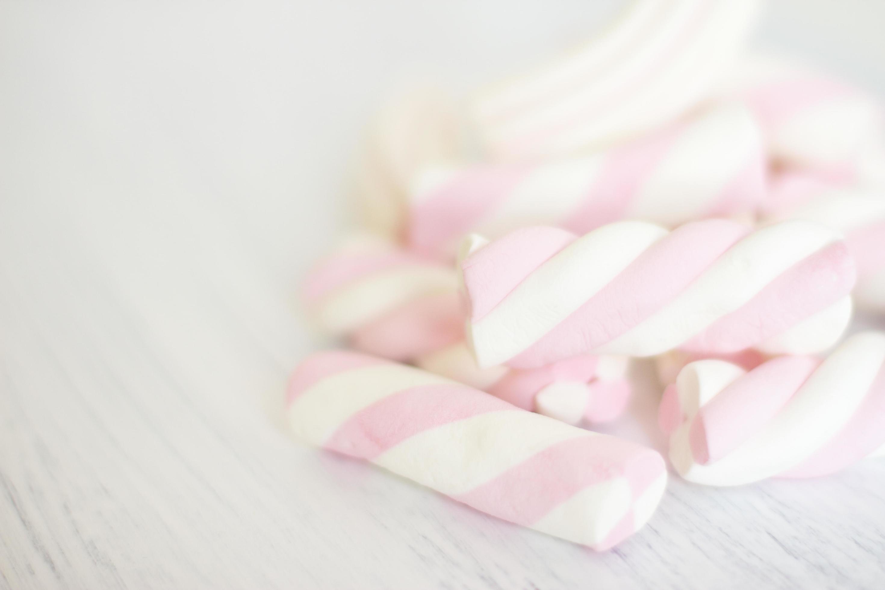 caramelle marshmallow rosa e bianche 2455879 Stock Photo su Vecteezy