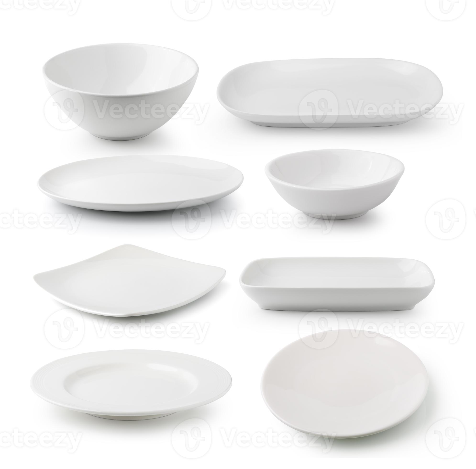 Piatto e ciotola in ceramica bianca isolati su sfondo bianco foto