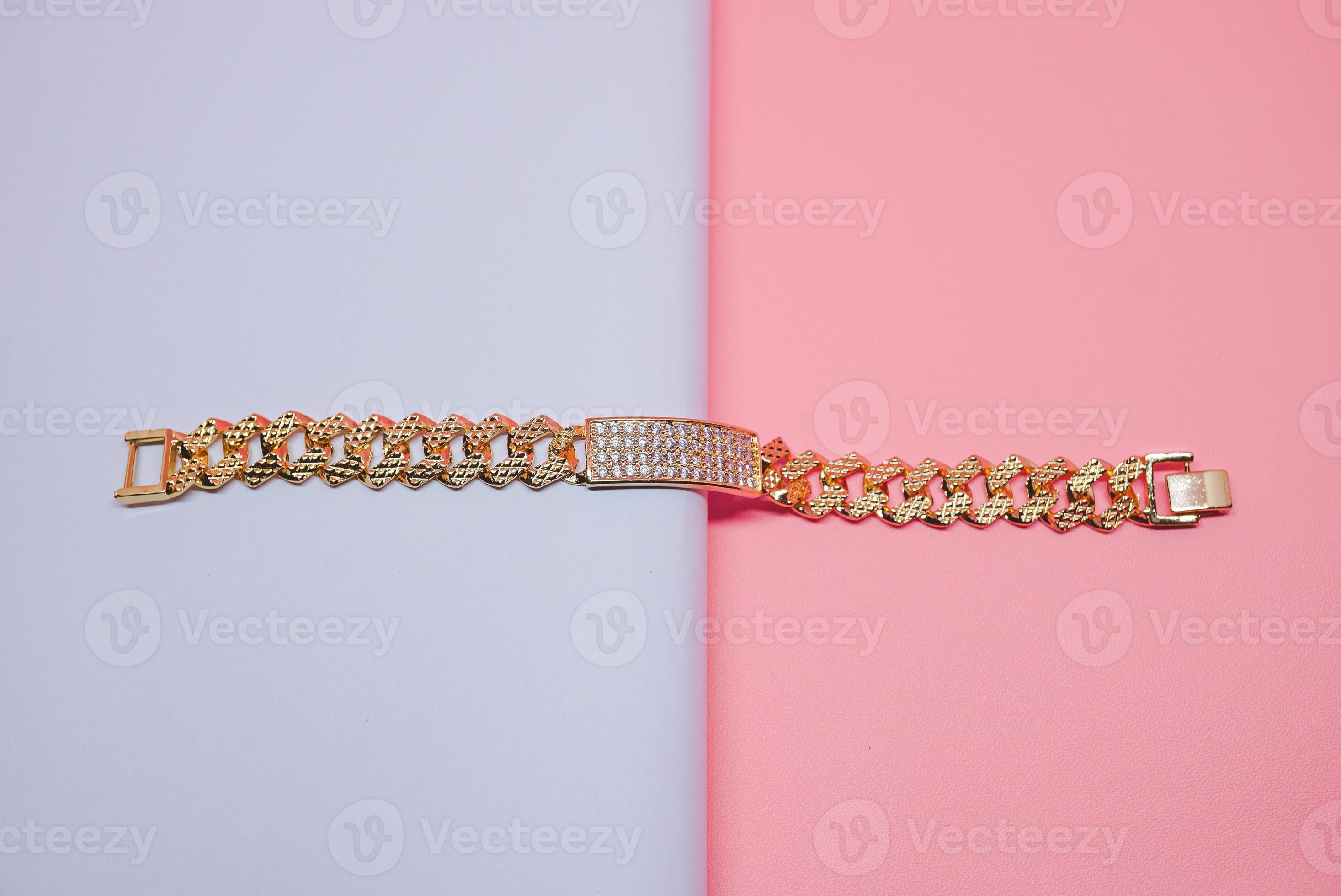 foto del braccialetto scatola decorato con gemme scintillanti
