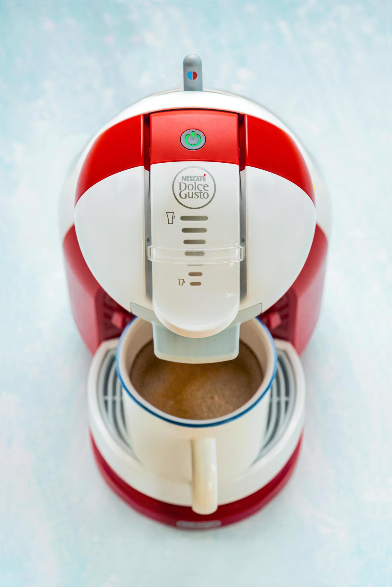 macchina da caffè nescafè dolce gusto. messa a fuoco selettiva