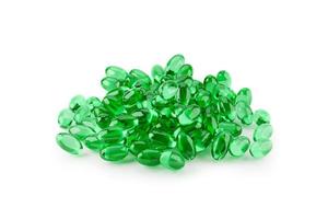 capsule di gelatina molle verde per il contenimento di droghe oleose su sfondo bianco. rendering 3D. foto