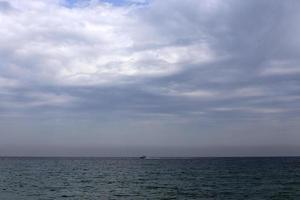 il cielo sopra il Mar Mediterraneo nel nord di Israele. foto