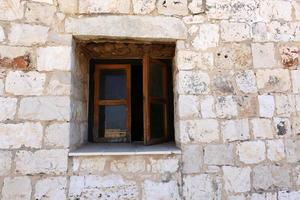 tel aviv israel 9 settembre 2019 una piccola finestra in una grande città. foto