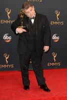 los angeles, 18 settembre - patton oswalt al Primetime Emmy Awards 2016, sala stampa al microsoft theater il 18 settembre 2016 a los angeles, ca foto