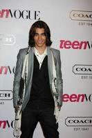 los angeles, 23 settembre - blake michael arriva alla nona festa annuale di moda giovanile di hollywood presso i paramount studios il 23 settembre 2011 a los angeles, ca foto