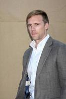 los angeles, 29 luglio - Teddy Sears arriva alla festa estiva del cbs tca 2013 presso la location privata il 29 luglio 2013 a beverly hills, ca foto