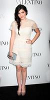 Los Angeles, 27 marzo - Isabelle Fuhrman arriva al valentino beverly hills aprendo al negozio valentino il 27 marzo 2012 a beverly hills, ca foto