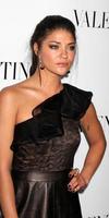 Los Angeles, 27 marzo - jessica szohr arriva al valentino beverly hills aprendo al negozio valentino il 27 marzo 2012 a beverly hills, ca foto