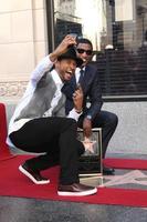 los angeles, 10 ottobre - usciere, kenny babyface edmonds al kenny babyface edmonds hollywood walk of fame star cerimonia all'hollywood boulevard il 10 ottobre 2013 a los angeles, ca foto