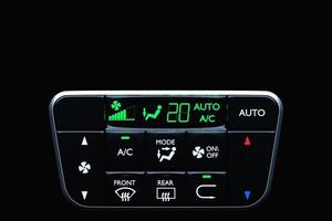 condizionatore e controllo del flusso d'aria in un'auto moderna su sfondo nero isolato, illustrazione 3d foto