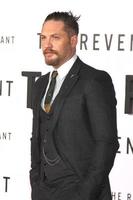 los angeles, 16 dic - tom hardy al revenant al teatro cinese tcl il 16 dicembre 2015 a los angeles, ca foto