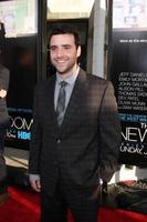 los angeles, 20 giugno - david krumholtz arriva a hbo s the newsroom los angeles premiere al cinerama dome theatre il 20 giugno 2012 a los angeles, ca foto