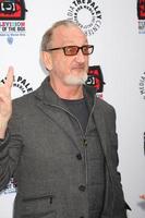 los angeles, 12 aprile - robert englund arriva alla televisione dei fratelli Warner - lancio della mostra fuori dagli schemi al paley center for media il 12 aprile 2012 a beverly hills, ca foto