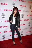 los angeles, 10 aprile - Debby Ryan arriva alla celebrazione del tredicesimo anniversario della rivista di nylon a smashbox il 10 aprile 2012 a los angeles, ca foto