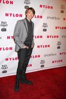 Los angeles, 10 aprile - dylan riley snyder arriva alla rivista di nylon tredicesimo anniversario a smashbox il 10 aprile 2012 a los angeles, ca foto