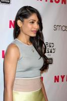 los angeles, 10 aprile - freida pinto arriva alla celebrazione del tredicesimo anniversario della rivista di nylon a smashbox il 10 aprile 2012 a los angeles, ca foto