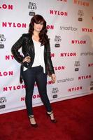 los angeles, 10 aprile - Debby Ryan arriva alla celebrazione del tredicesimo anniversario della rivista di nylon a smashbox il 10 aprile 2012 a los angeles, ca foto