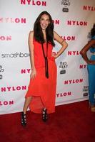 los angeles, 10 aprile - chloe bridges arriva alla celebrazione del tredicesimo anniversario della rivista di nylon a smashbox il 10 aprile 2012 a los angeles, ca foto