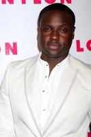 los angeles, 10 aprile - dayo okeniyi arriva alla celebrazione del tredicesimo anniversario della rivista di nylon a smashbox il 10 aprile 2012 a los angeles, ca foto