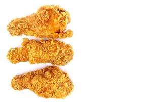 pollo fritto su sfondo bianco foto