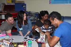 los angeles, 16 settembre - megan fox, brian austin green, corbin bleu alle stelle 4 sorrisi, celebrità che visitano i bambini all'ospedale del centro medico harbour-ucla il 16 settembre 2014 a torrance, ca foto