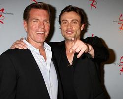 los angeles, 4 giugno - peter bregman, daniel goddard arriva alla tavola rotonda sag-aftra con il cast dei giovani e degli irrequieti presso la sede del sag-aftra il 4 giugno 2013 a los angeles, ca foto