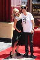 los angeles, 24 luglio - kristin chenoweth, diane warren alla cerimonia della stella della passeggiata di fama di kristin chenoweth hollywood all'hollywood blvd il 24 luglio 2015 a los angeles, ca foto