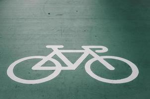 segnaletica per la sicurezza della bicicletta sulla strada. foto