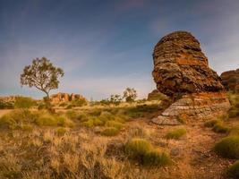 rocce arancioni al tramonto foto