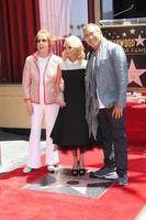 los angeles, 24 luglio - carol burnett, kristin chenoweth, kenny ortega alla cerimonia della stella kristin chenoweth hollywood walk of fame all'hollywood blvd il 24 luglio 2015 a los angeles, ca foto